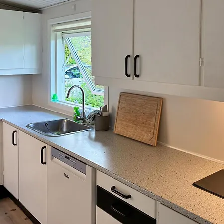 2 Bedroom Pet Friendly In *